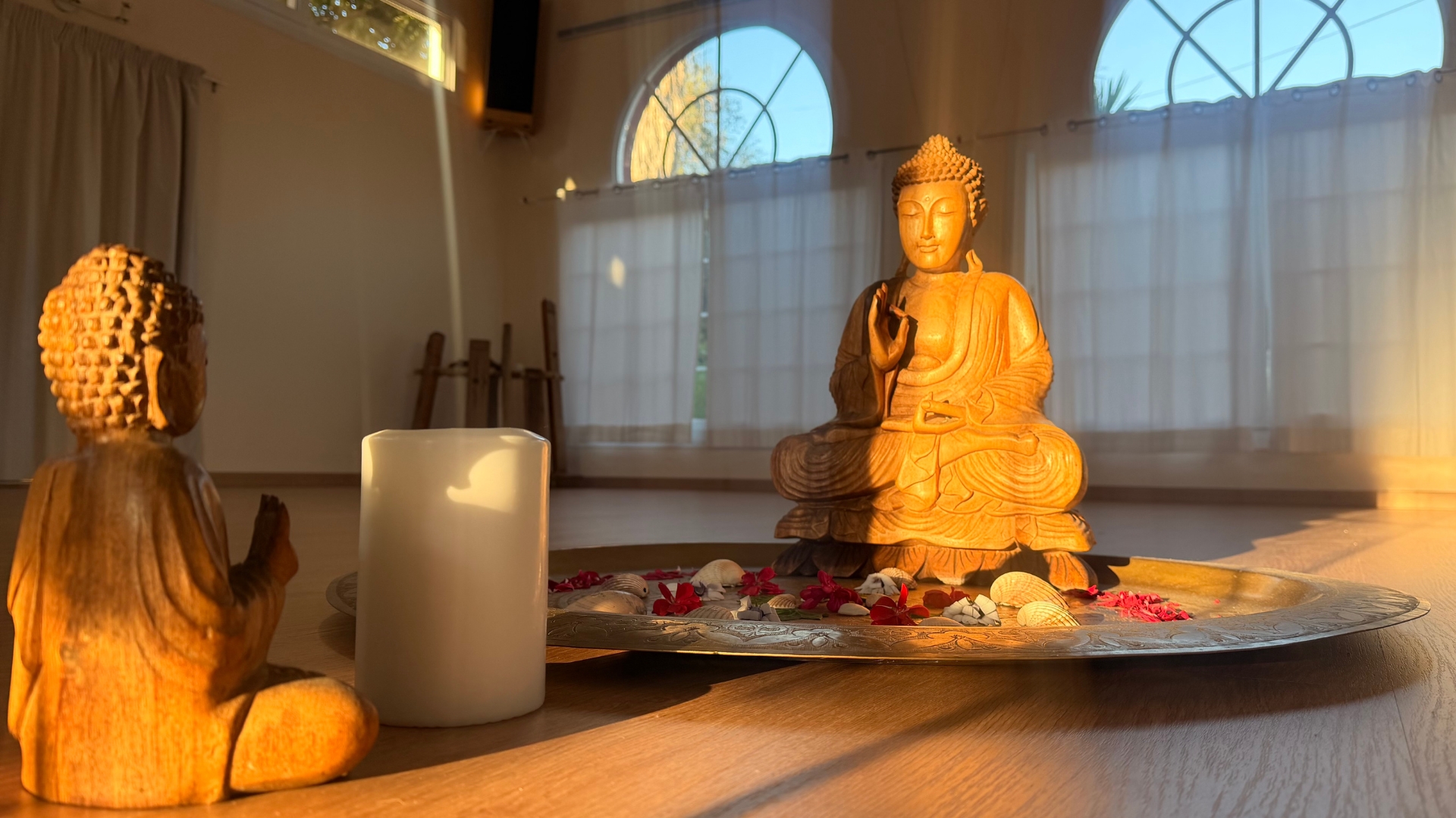 Buddha Figuren Yogaraum